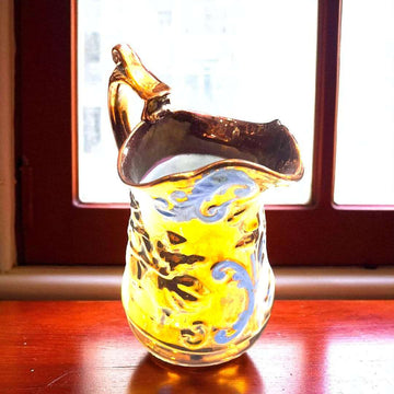 Jarra de reflejo metálico de Bristol del siglo XIX vista desde arriba.