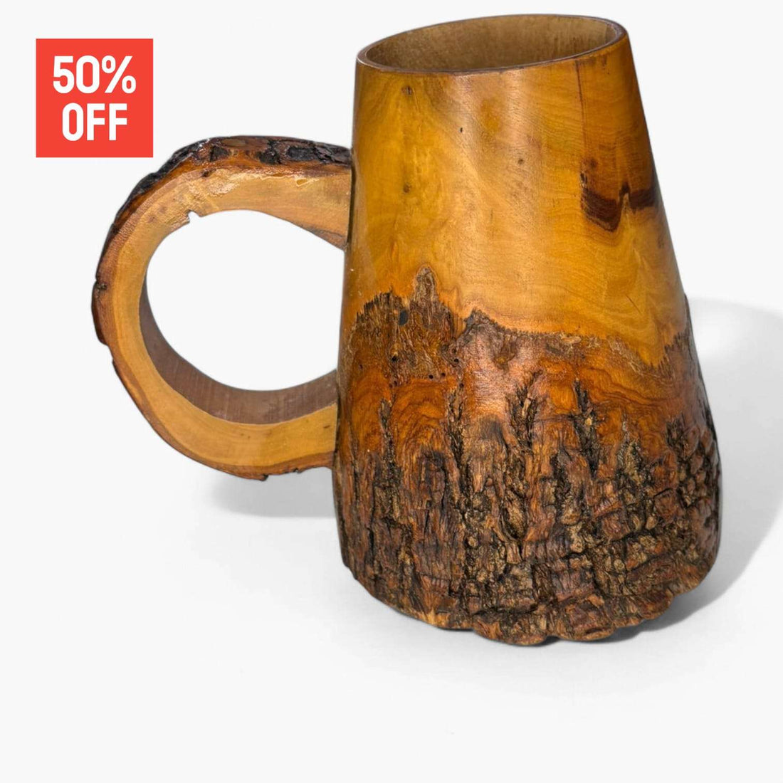 Esta Jarra rústica de madera tallada a mano es una pieza artesanal que destaca por su belleza natural y su acabado auténtico. 
