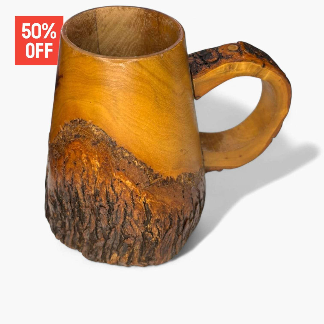 Esta Jarra rústica de madera tallada a mano es una pieza artesanal que destaca por su belleza natural y su acabado auténtico. 