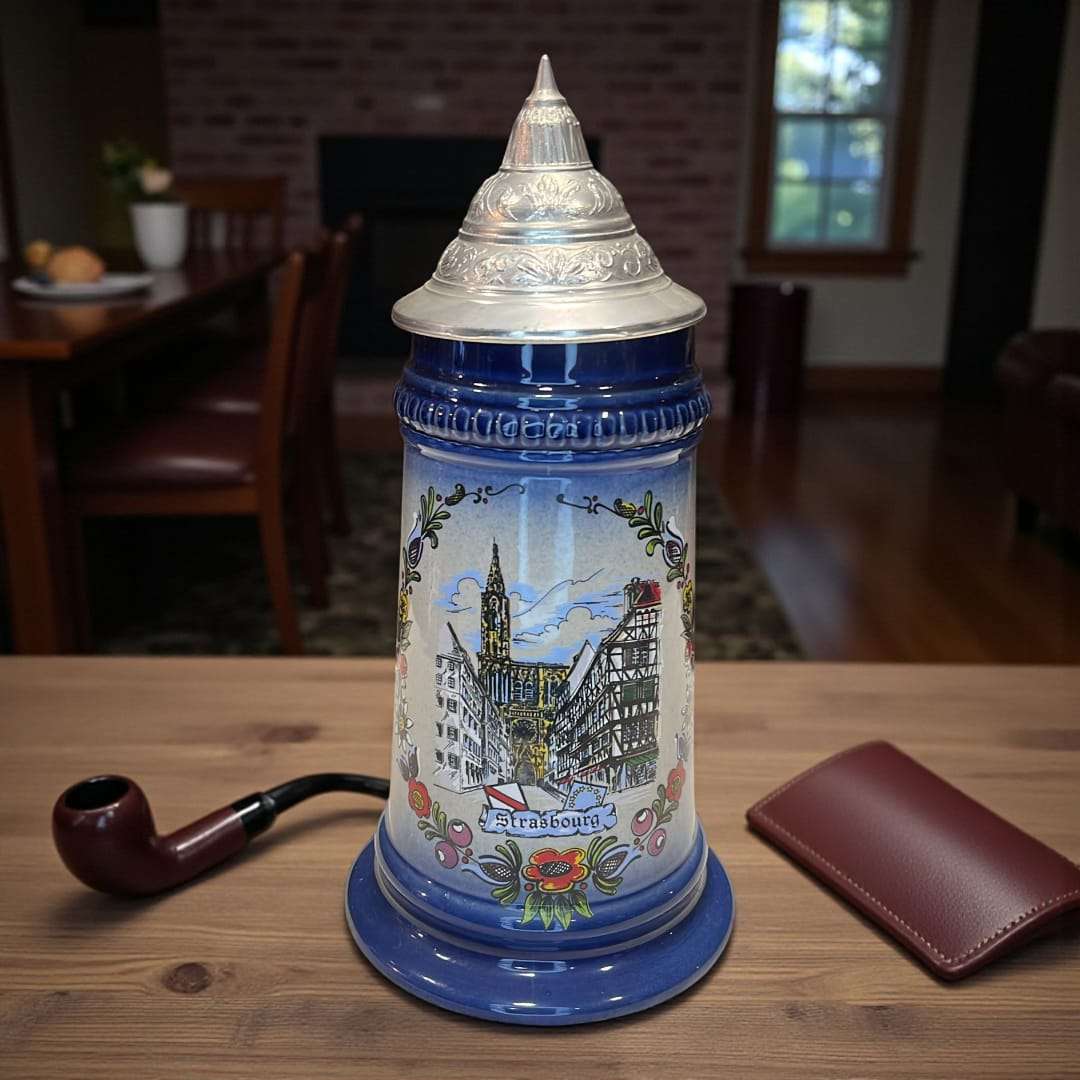Jarra de cerveza alemana de porcelana con tapa metálica exclusiva, decorada con ilustración de Estrasburgo y flores, ideal para decoración del hogar.