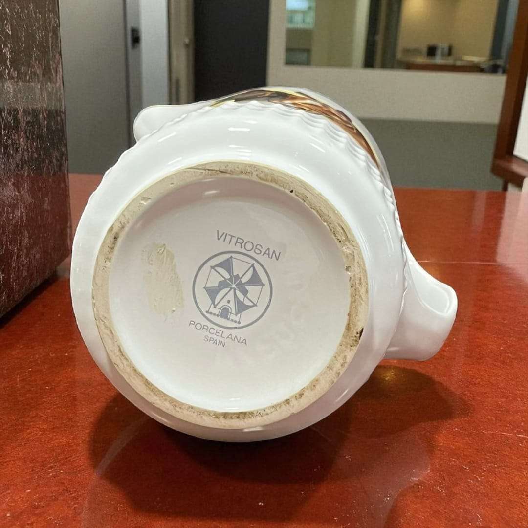 Base de jarra Vitrosan con sello de porcelana española, pieza de colección decorativa para amantes de la cerámica y lo ecuestre.