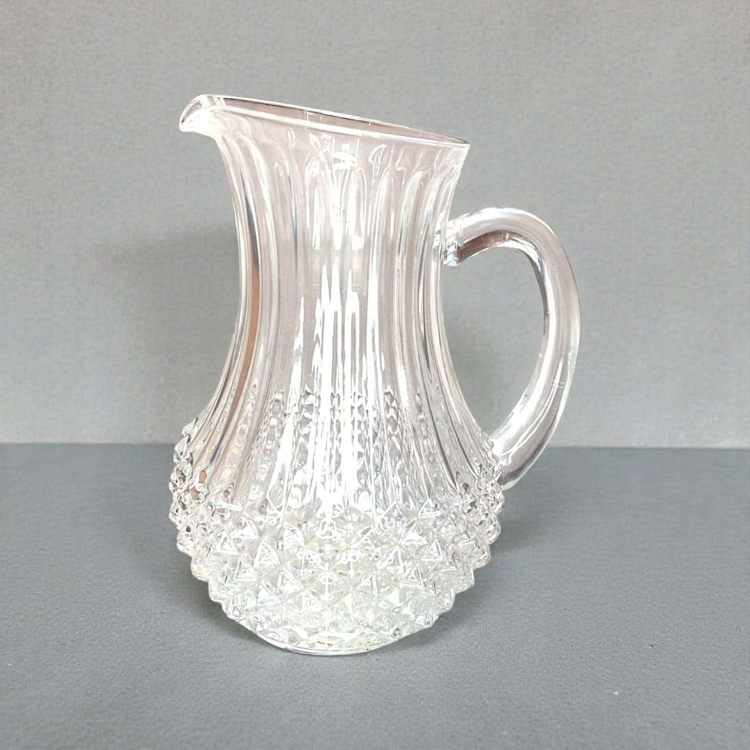 Jarra de cristal tallado elegante y funcional - Alta Calidad con diseño clásico, pico vertedor y asa ergonómica. Ideal para decoración de interiores.