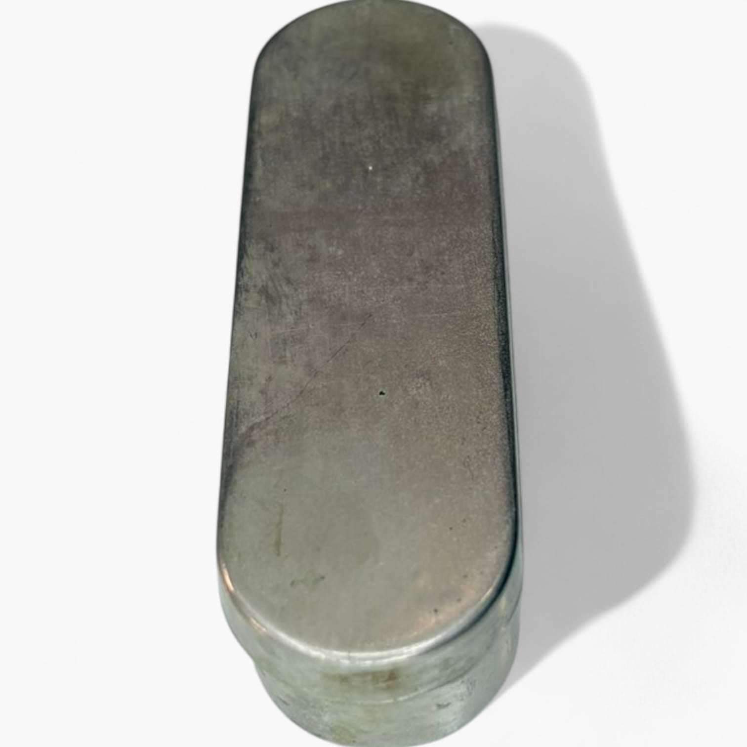 Vista superior del estuche original de acero niquelado.