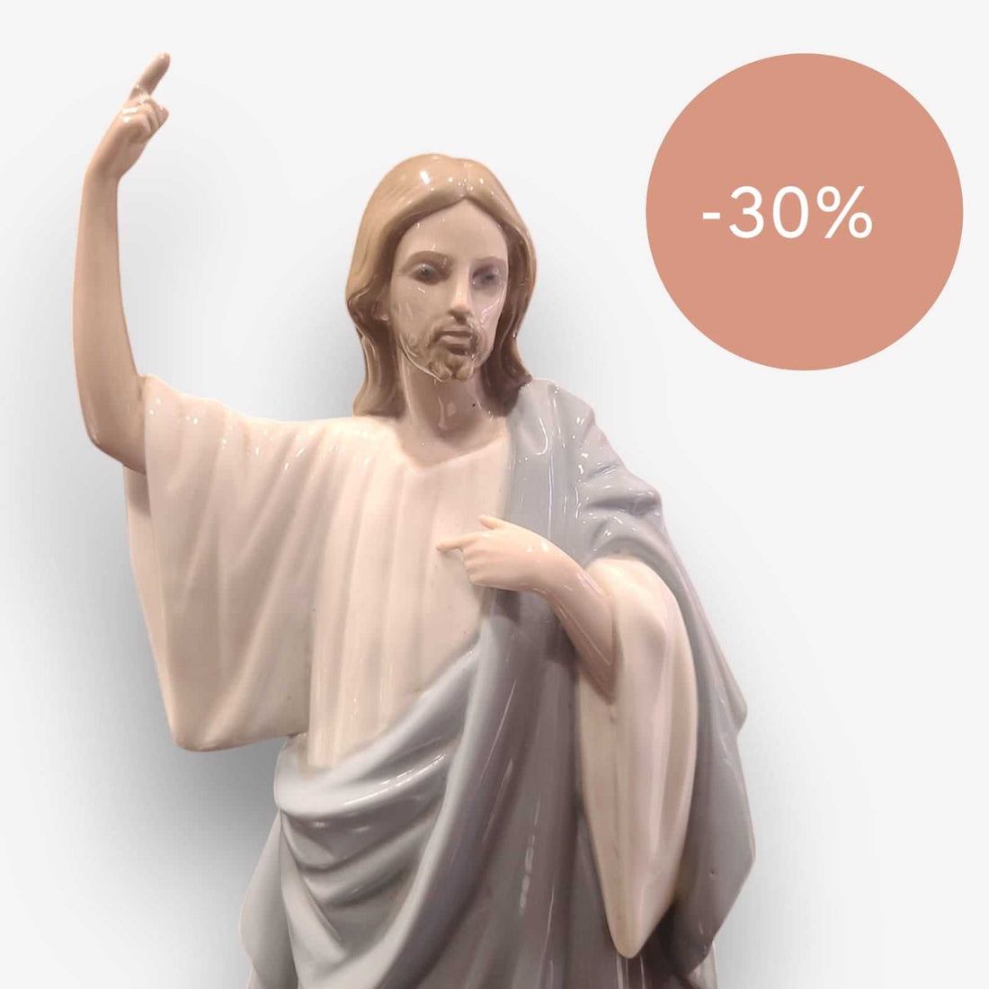 Vista frontal de la Figura Porcelana Nao Lladró de Jesús de Nazaret, resaltando su porcelana fina.