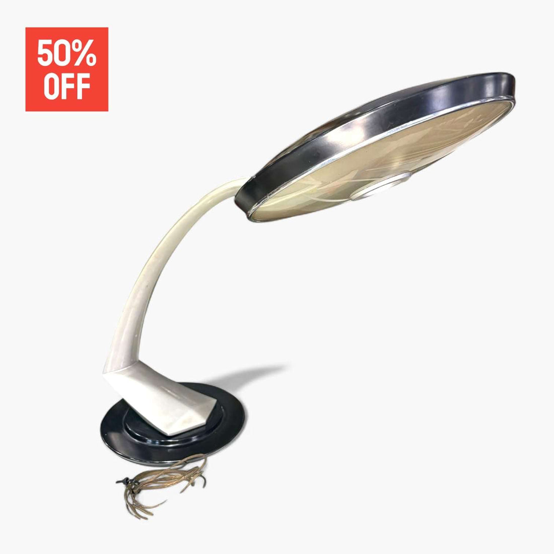 La Lámpara Fase Boomerang 2000 es una pieza imprescindible para los amantes del diseño retro y la iluminación coleccionable. 