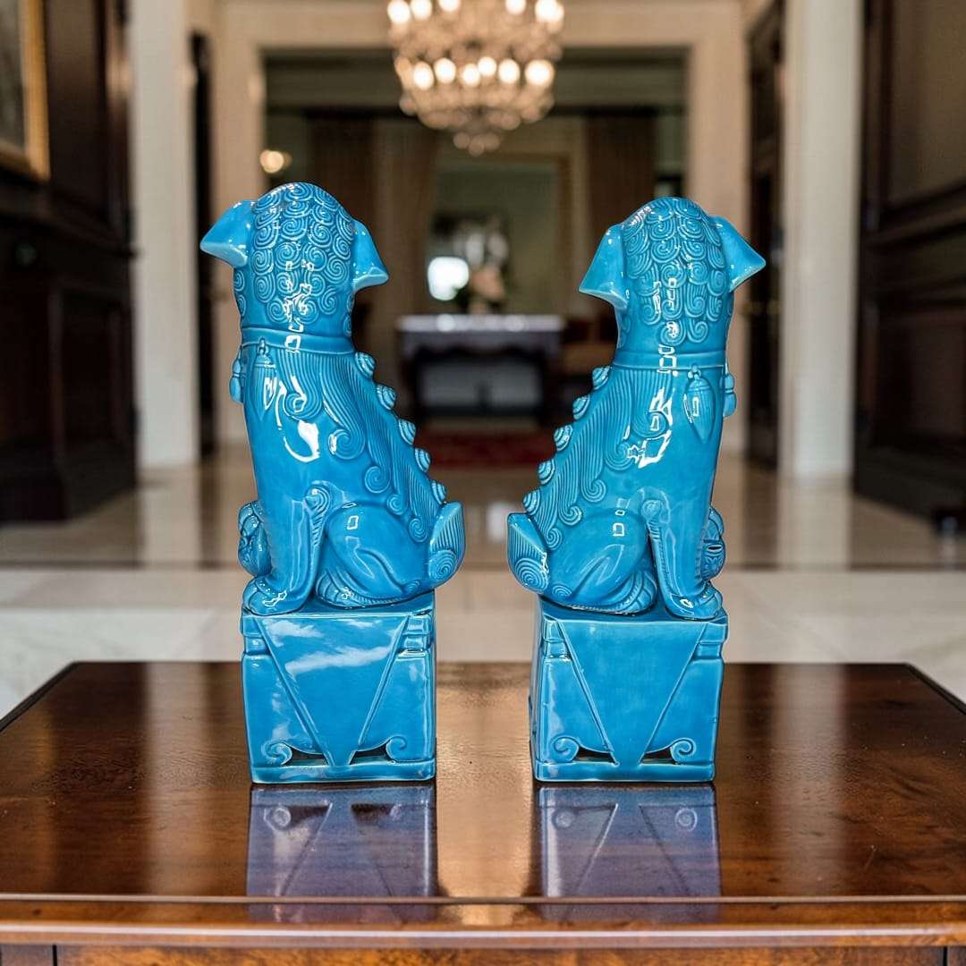 Leones Fu cerámica china azul turquesa en decoración de interior y protección