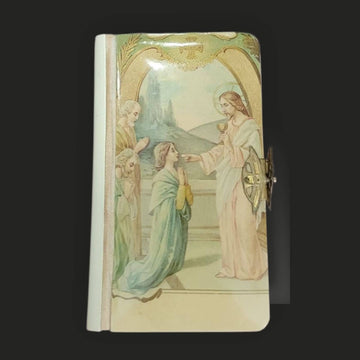 Libro Primera Comunión nácar ilustrado con imagen religiosa en portada, pieza decorativa única para colecciones espirituales.