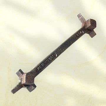 Imagen frontal de la llave Ken Tool G14 con cabezales cuadrados cruzados.