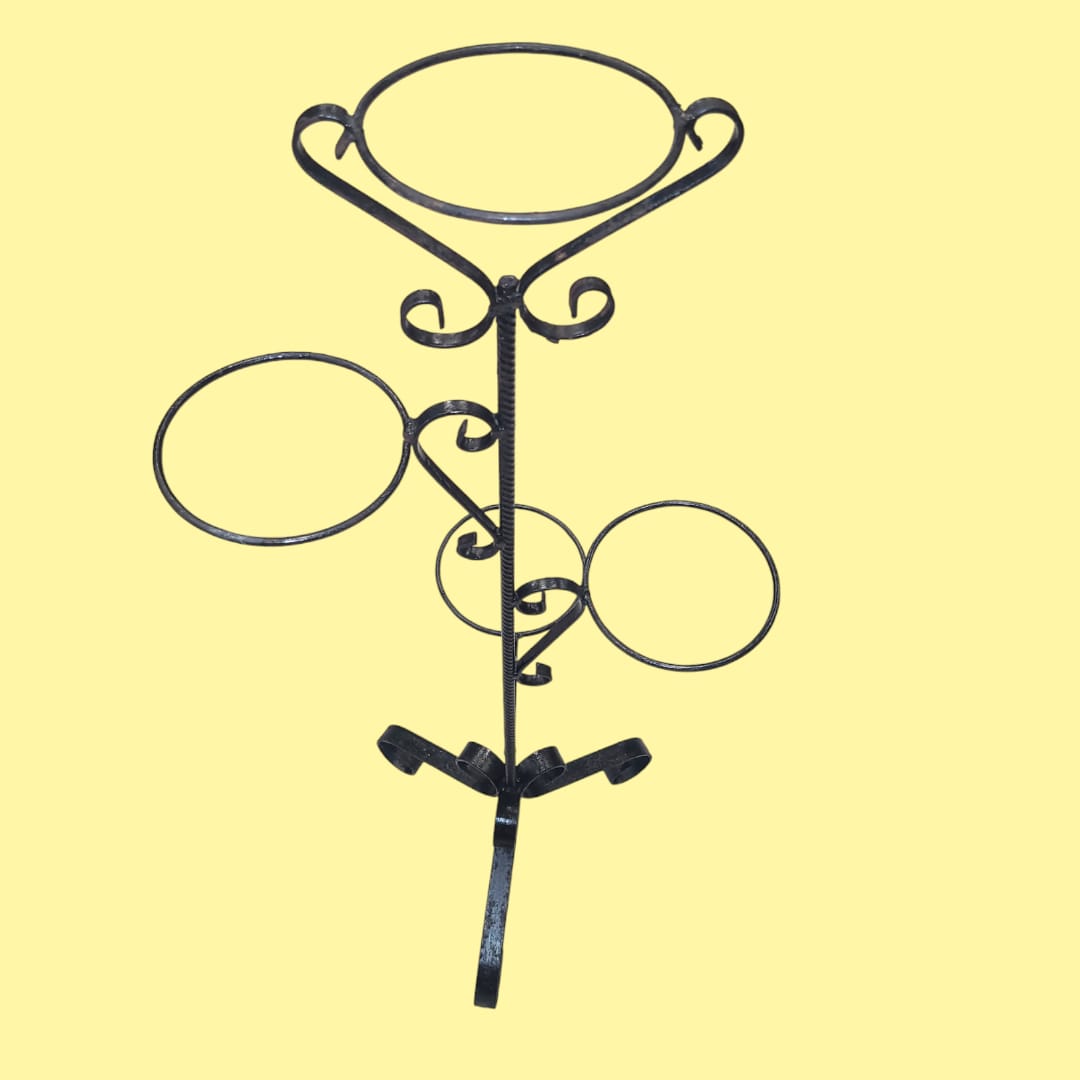 Detalles en hierro forjado que realzan su estética clásica.