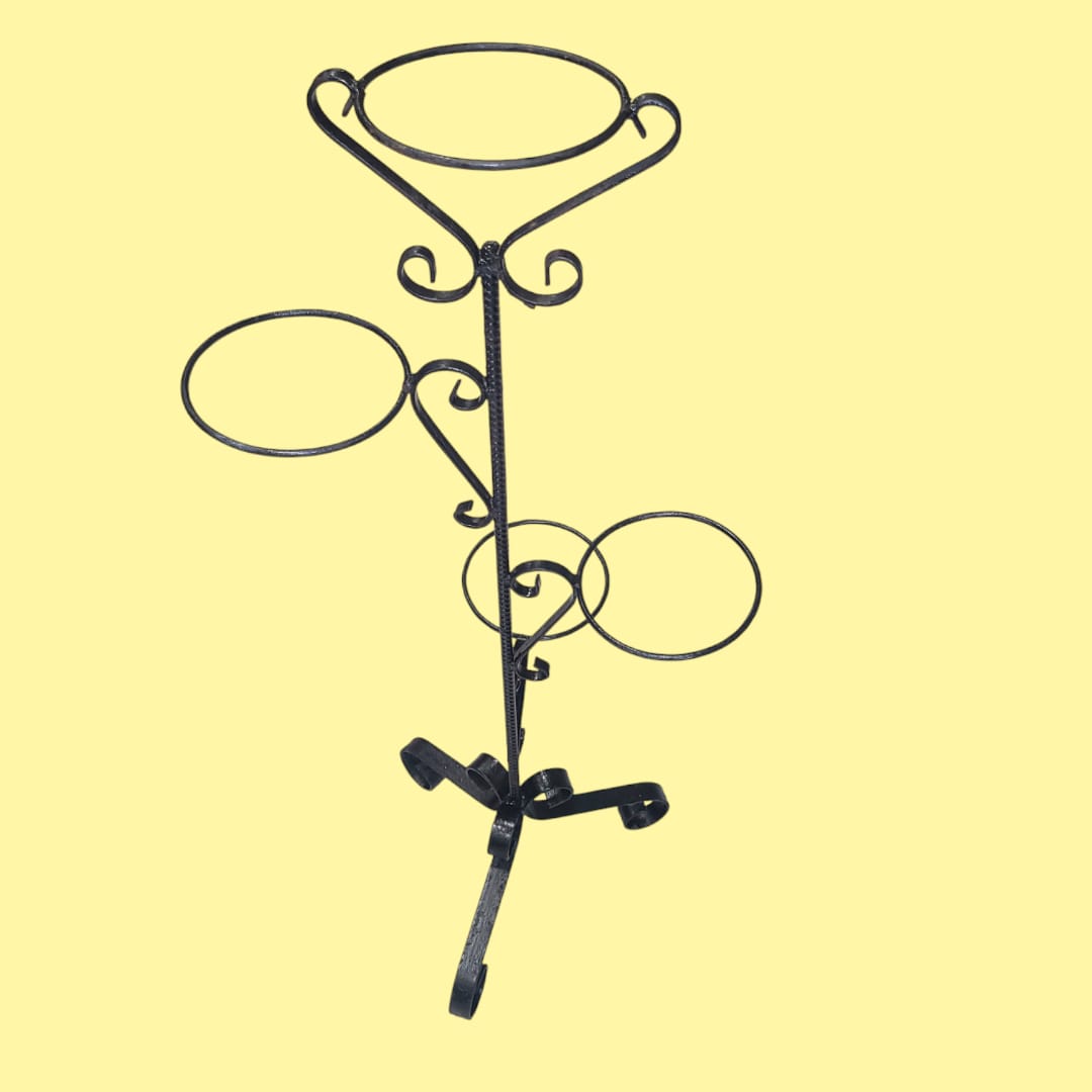 Detalles en hierro forjado que realzan su estética clásica.