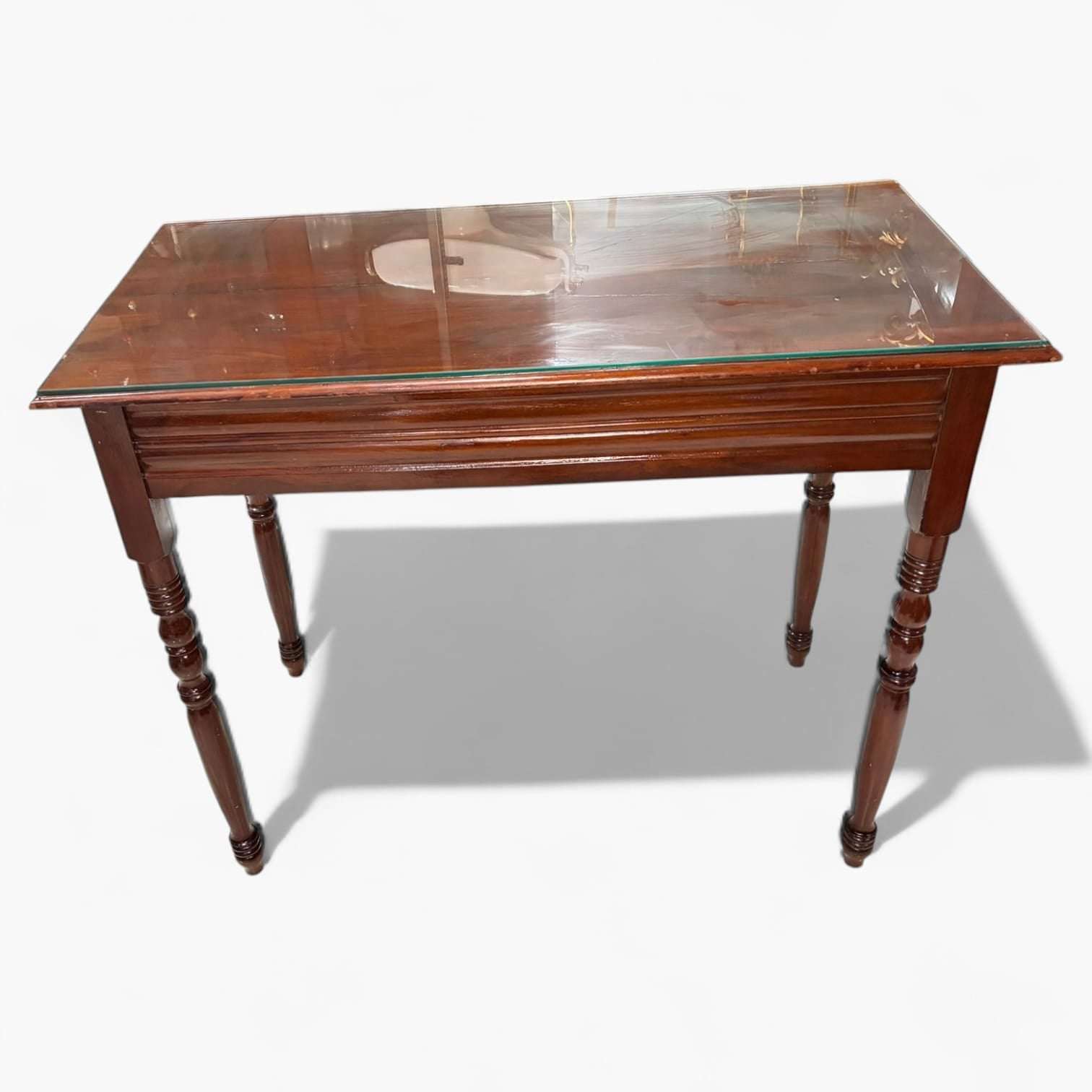  Esta pieza destaca por su elegancia sobria, su calidad artesanal y su capacidad para integrarse tanto en interiores clásicos como en ambientes contemporáneos con alma.