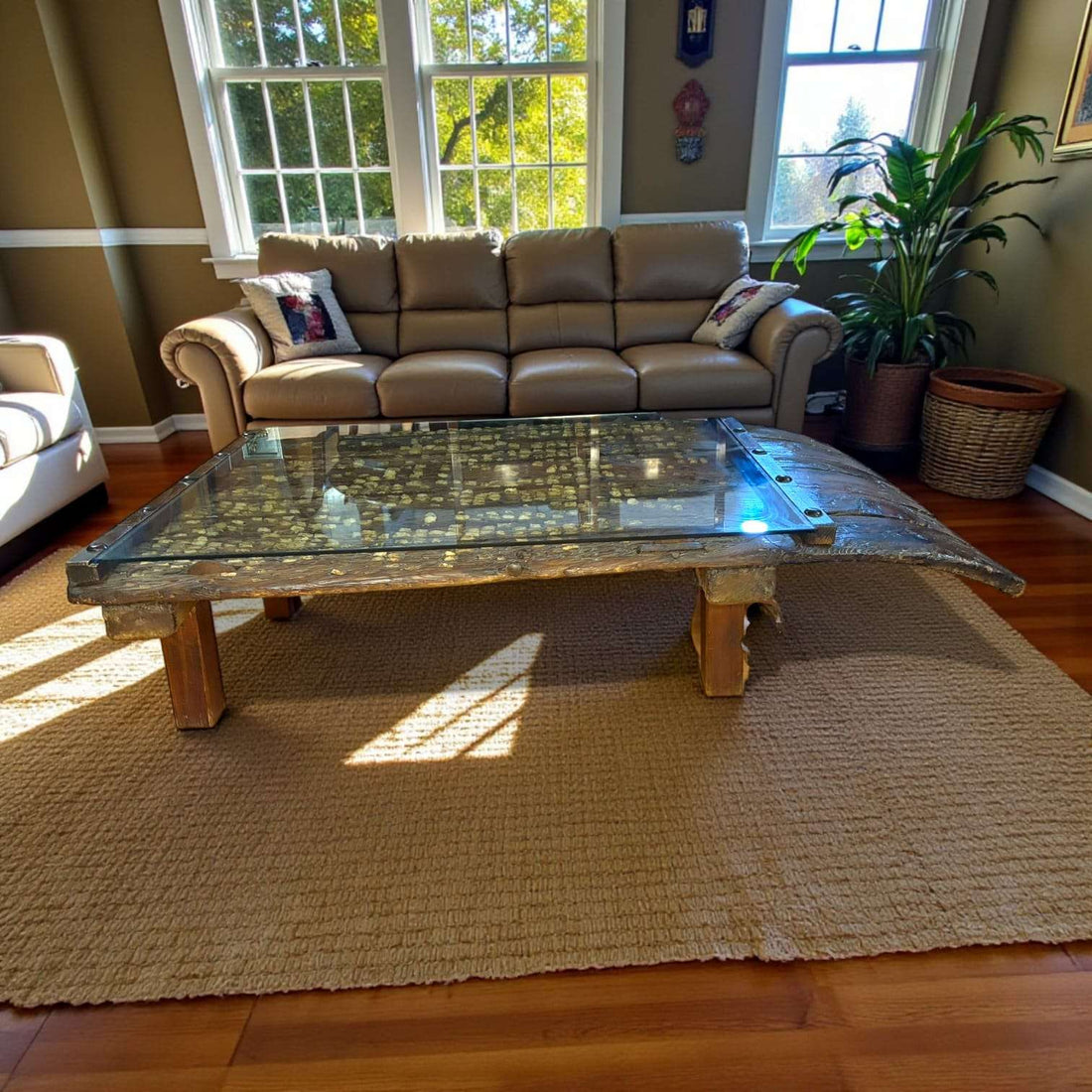 Mesa Trillo antigua de madera con tapa de cristal