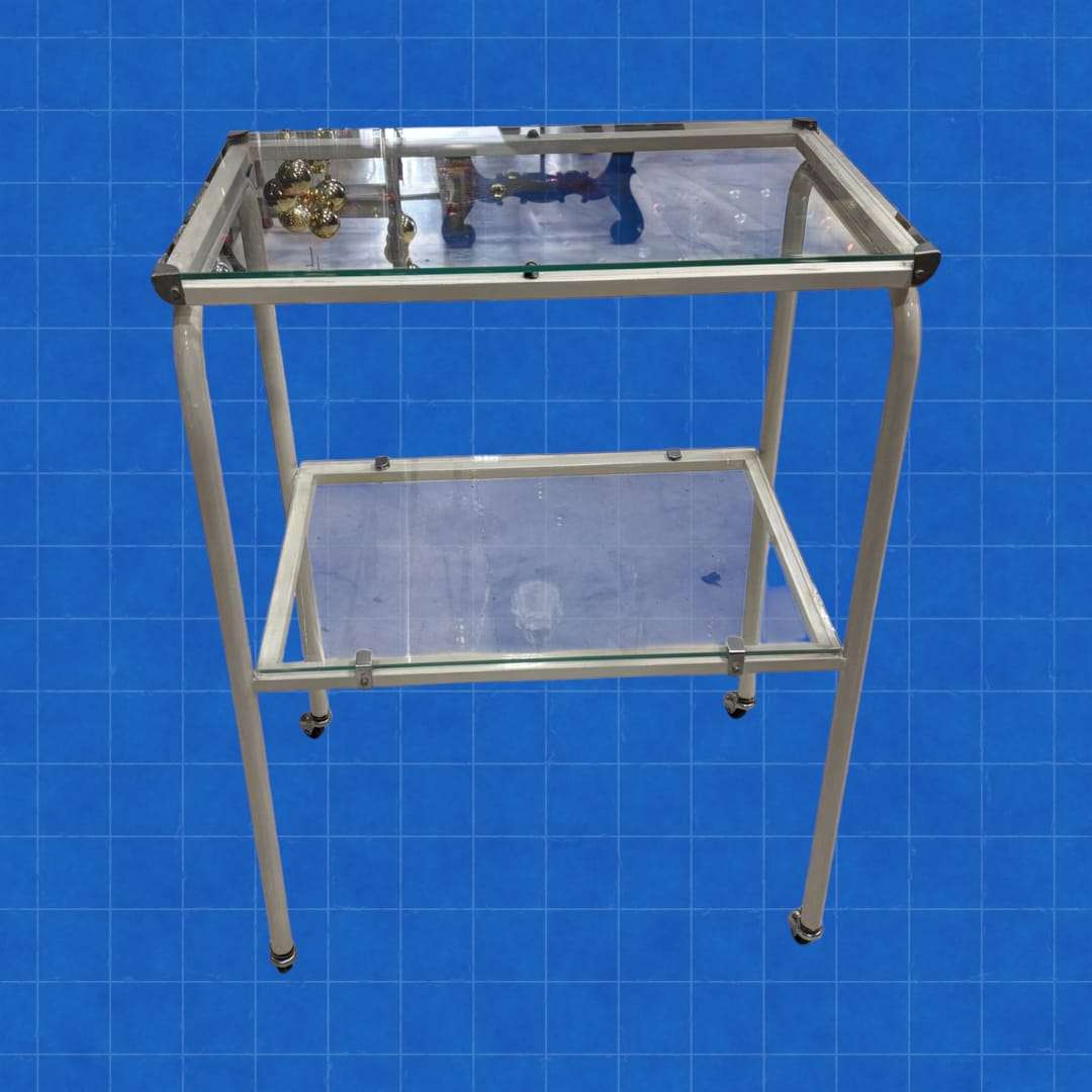 La Mesa Auxiliar antigua de hospital es una pieza funcional y decorativa con un encanto industrial único.