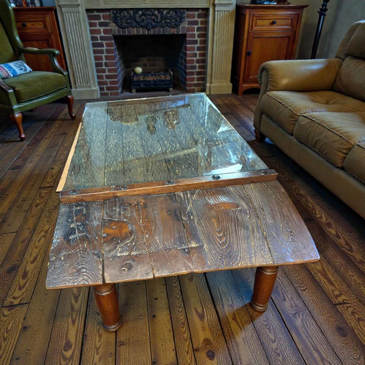 Herrajes metálicos originales de Mesa Trillo