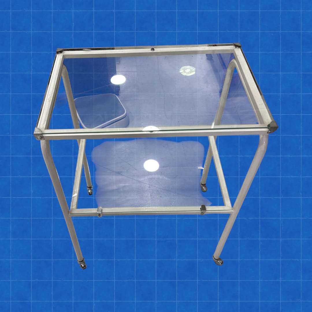  Hoy, esta Mesa Auxiliar antigua de hospital se ha convertido en un objeto muy buscado en decoración vintage, ideal para hogares, estudios, comercios y proyectos de interiorismo que buscan un toque auténtico y profesional.