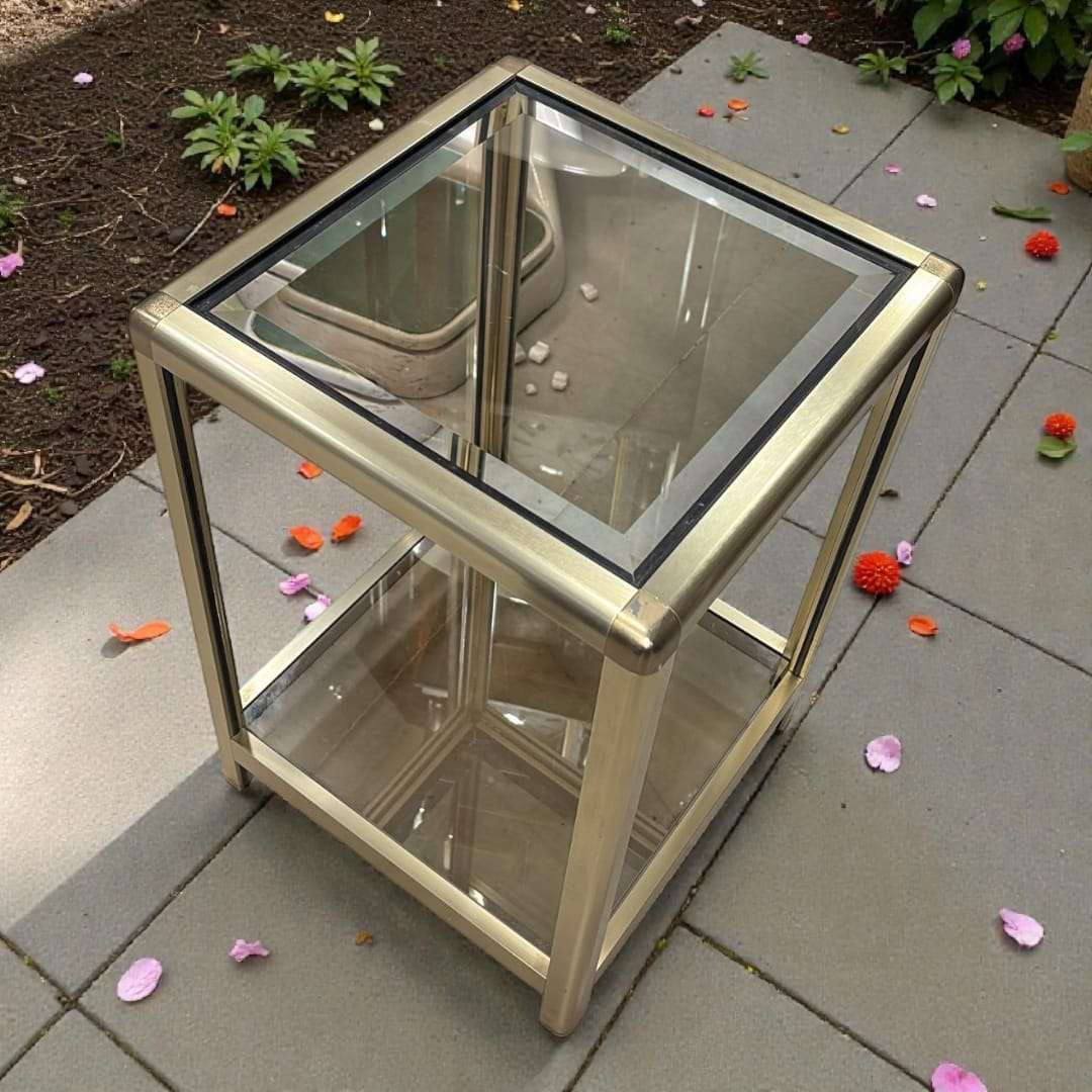 Su diseño modular permite combinarla con otras piezas de la marca o integrarla como elemento único y protagonista en cualquier ambiente.