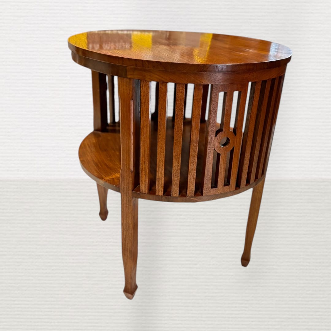 La Mesa de bar de madera asiática es una pieza exclusiva, ideal para complementar espacios con estilo, calidez y personalidad. 