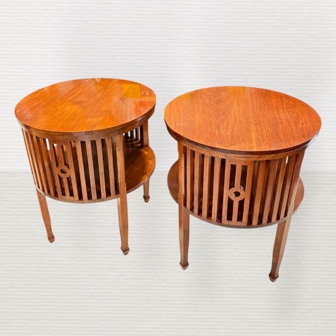 La Mesa de bar de madera asiática es una pieza exclusiva, ideal para complementar espacios con estilo, calidez y personalidad. 