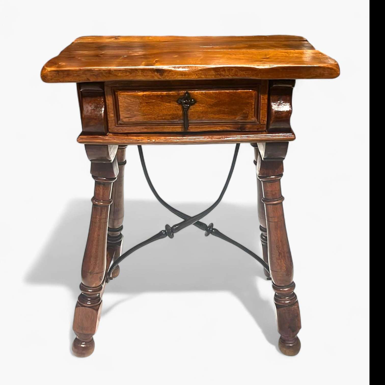 Cajón frontal funcional de mesa baja de madera asiática