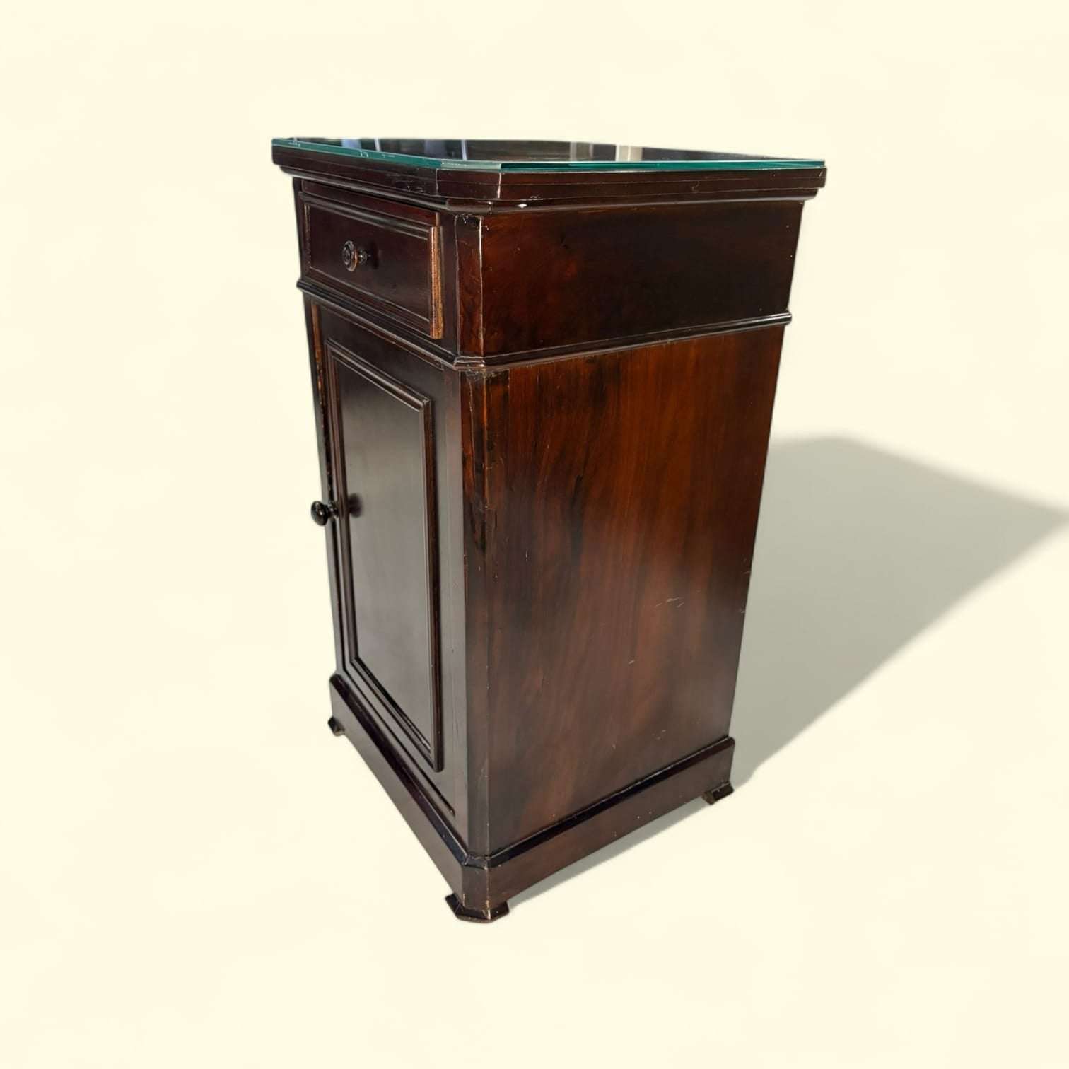 Interior del compartimento inferior con balda