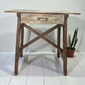 Mesa tocinera antigua de madera con cajón frontal vista completa.