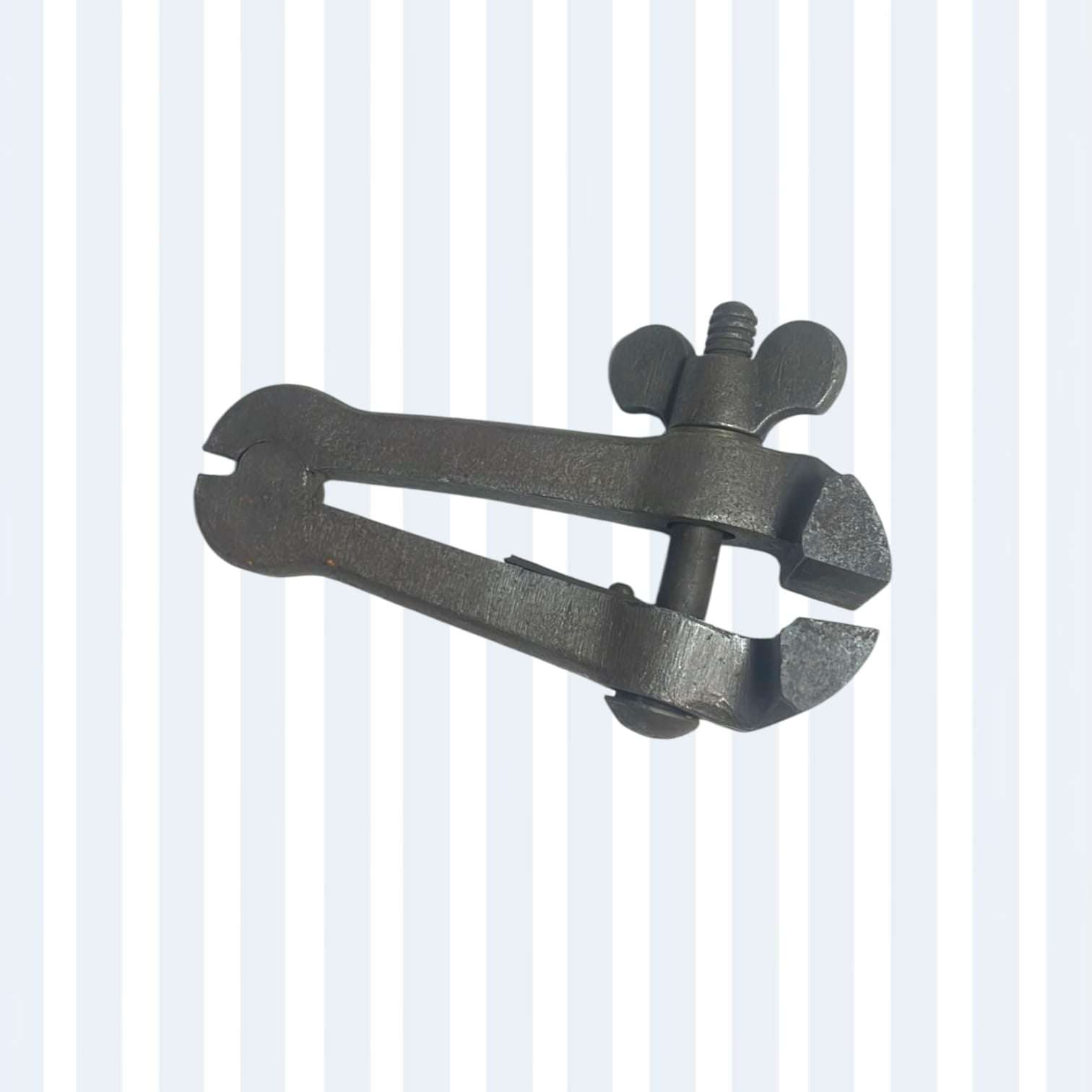 Tornillo de banco de joyero con tornillo tipo mariposa.