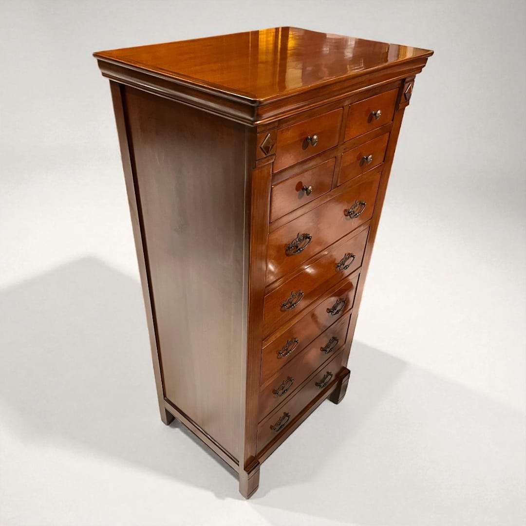 Mueble cajonero de madera asiática – Elegancia artesanal con ocho cajones y acabado brillante, ideal para decoración de interiores clásicos.