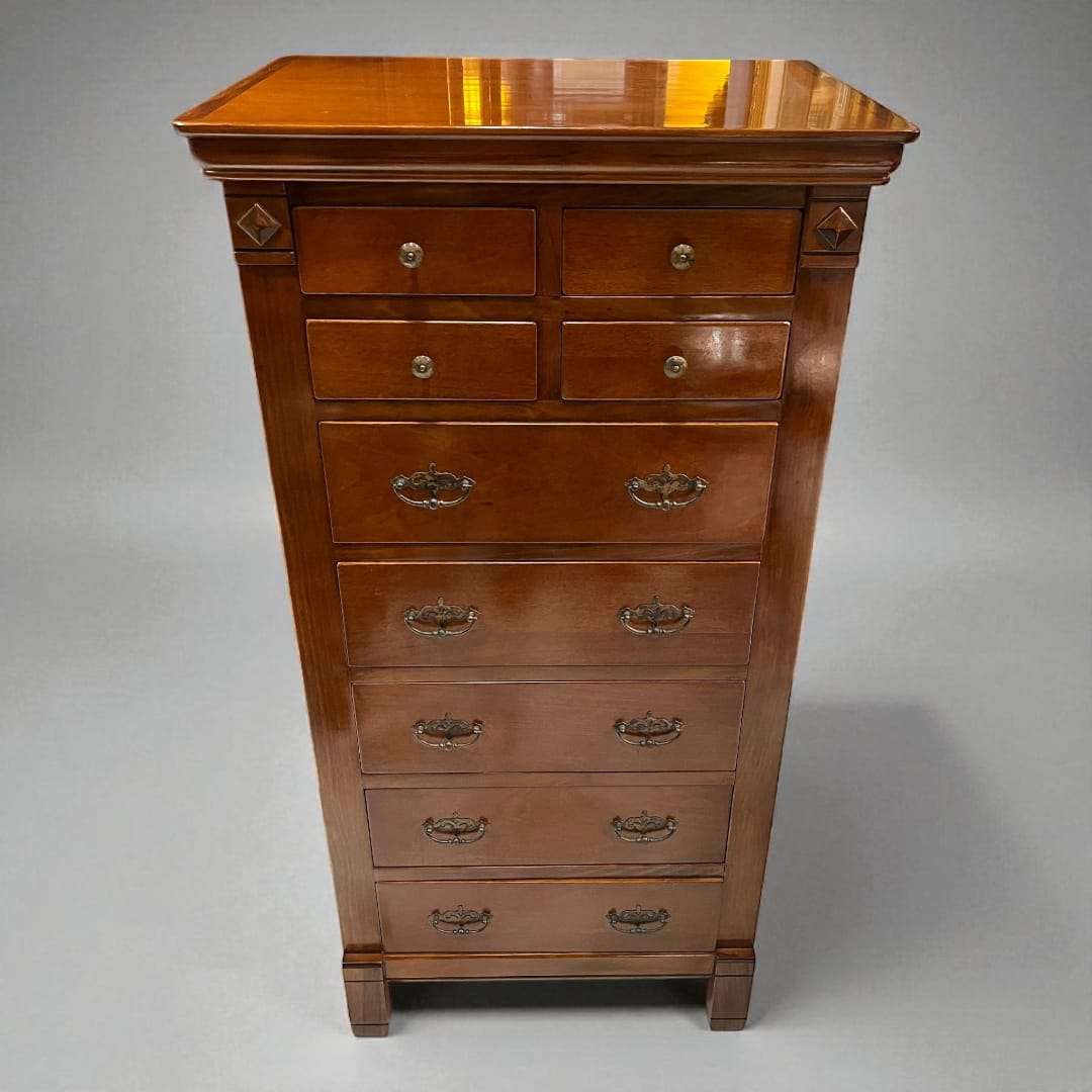 Mueble cajonero de madera asiática – Elegancia artesanal con ocho cajones y acabado brillante, ideal para decoración de interiores clásicos.