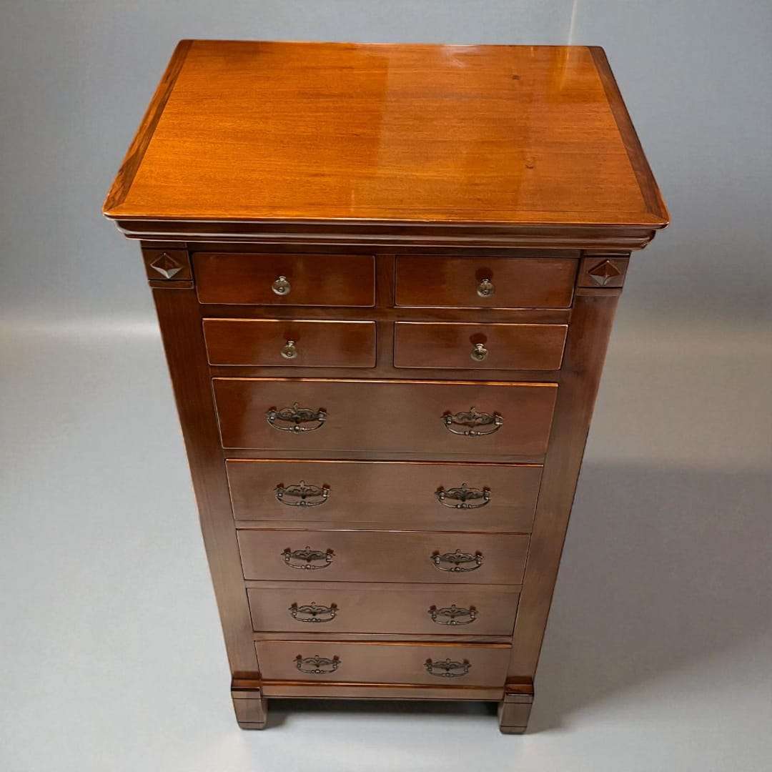 Mueble cajonero de madera asiática – Elegancia artesanal con ocho cajones y acabado brillante, ideal para decoración de interiores clásicos.