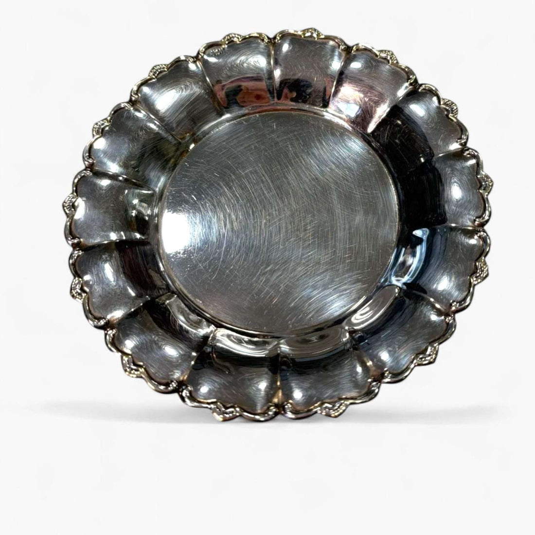 Perfecta para realzar cualquier mesa, ya sea como centro decorativo o pieza de uso diario.