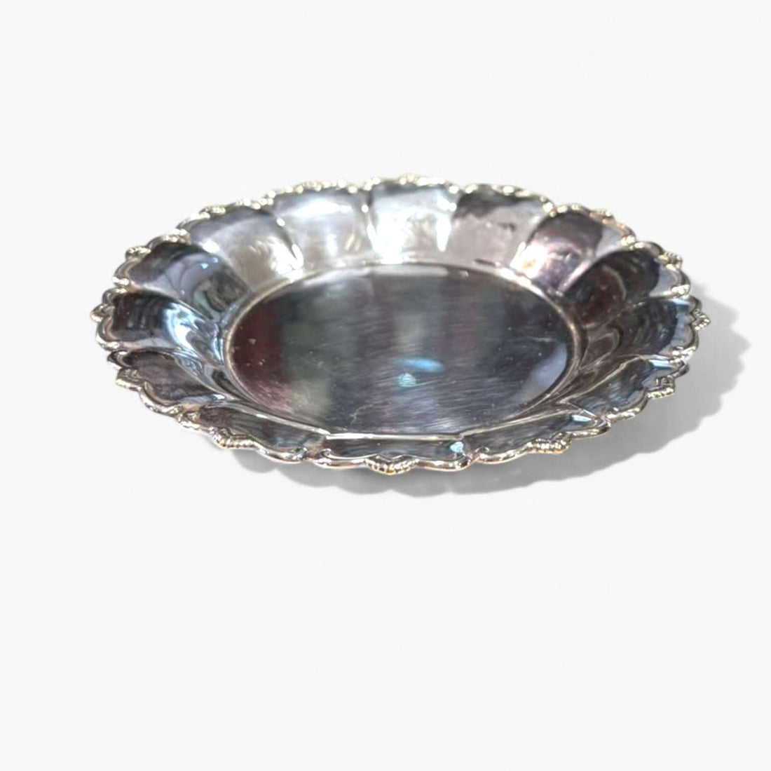 Perfecta para realzar cualquier mesa, ya sea como centro decorativo o pieza de uso diario.