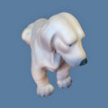 Perro salchicha biscuit trébol porcelana alemana años 50, figura decorativa vista en ángulo. Pieza auténtica para coleccionistas de decoración retro.