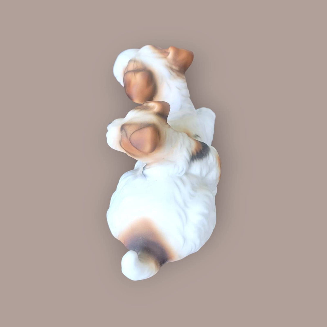 Figura Jack Russell Terrier - Porcelana Realista con cachorro en estilo biscuit. Decoración detallada para hogar o jardín, ideal como adorno canino.