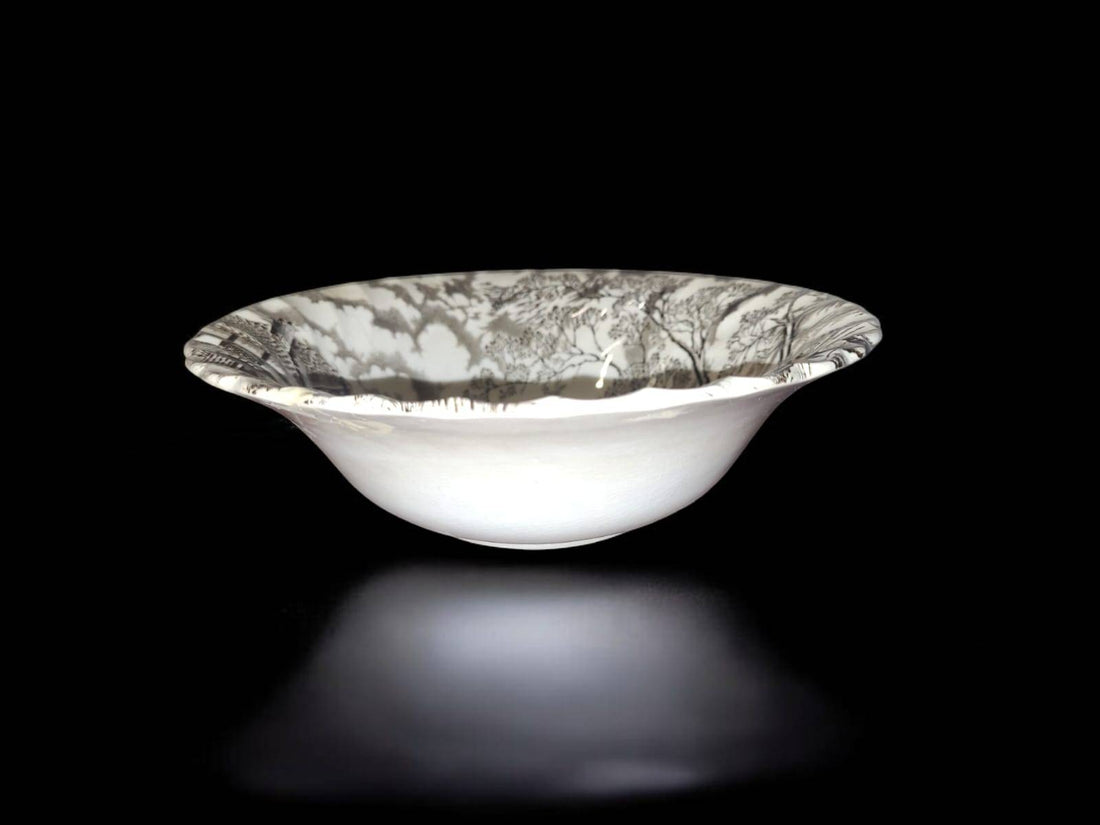 Ensaladera Myott Royal Mail de porcelana inglesa vintage, vista lateral mostrando su forma clásica y acabado detallado en Home & Garden > Decor.