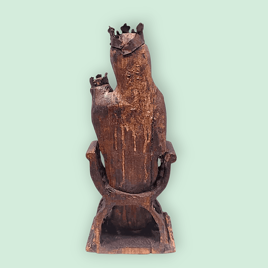 Escultura románica de la Virgen María con el Niño Jesús en madera de roble tallado, ideal para decoración religiosa en el hogar.