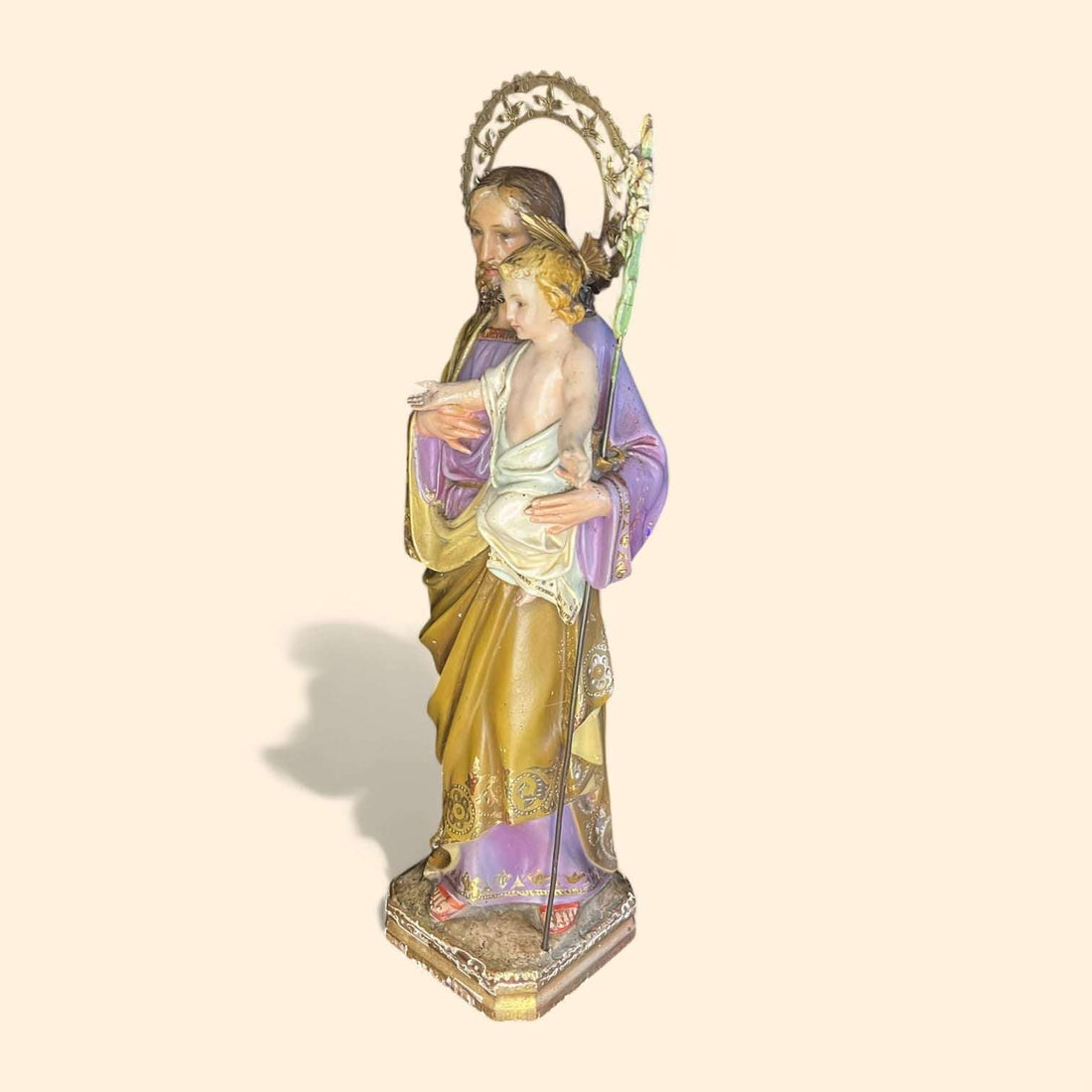 Imagen frontal de San José de Olot en pasta de madera policromada