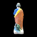 Parte trasera de figura antigua de San Mathieu en terracota, con túnica craquelada y detalles artesanales para decoración vintage.