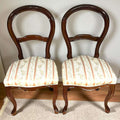 Pareja de sillas isabelinas con respaldo ovalado en caoba
