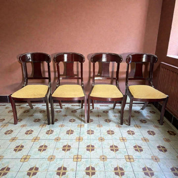 El Lote de sillas de caoba está diseñado para cumplir una función esencial en cualquier hogar: acompañar la mesa y crear un espacio de reunión cómodo, elegante y armonioso.