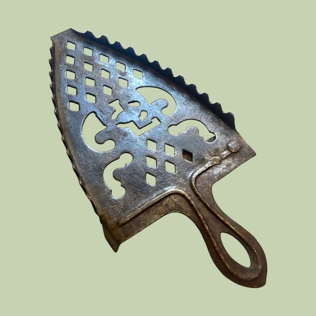 Parte trasera del descansadero de plancha con remaches originales