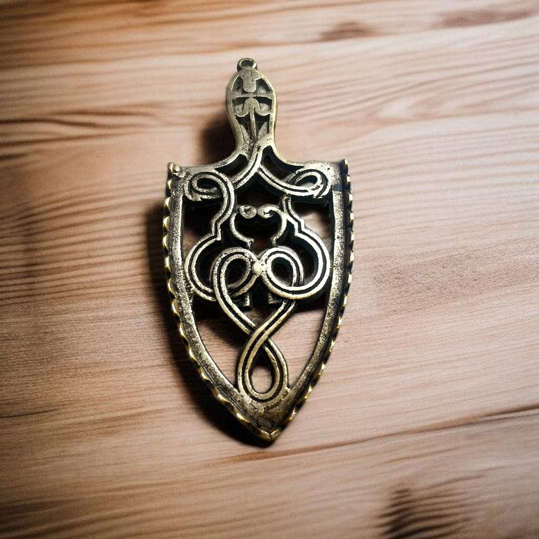 Soporte de plancha en ángulo lateral mostrando sus patas y sombra proyectada.