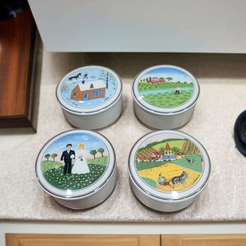 Vista superior del juego de cajitas de porcelana Villeroy & Boch Design Naïf sin tapas.