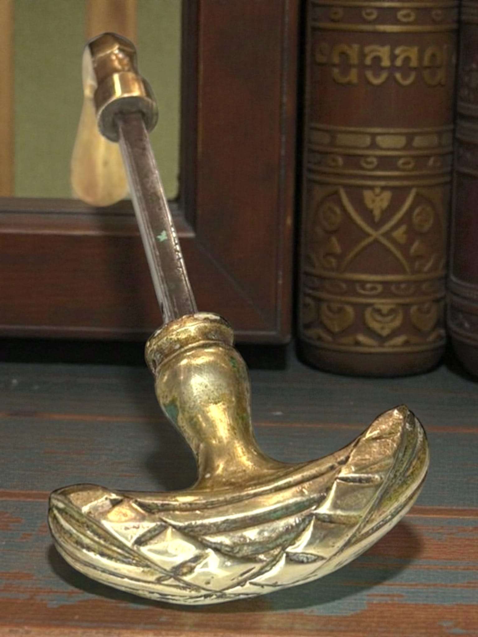  Este tirador de bronce combina estética y durabilidad, siendo ideal para restauraciones, muebles antiguos o 