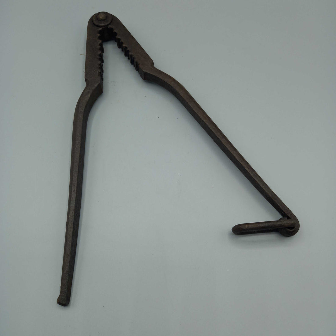 Alicate/mordaza con seguro antiguo de alta calidad – Vintage en hierro forjado, ideal para decoración rústica o colección de herramientas antiguas.