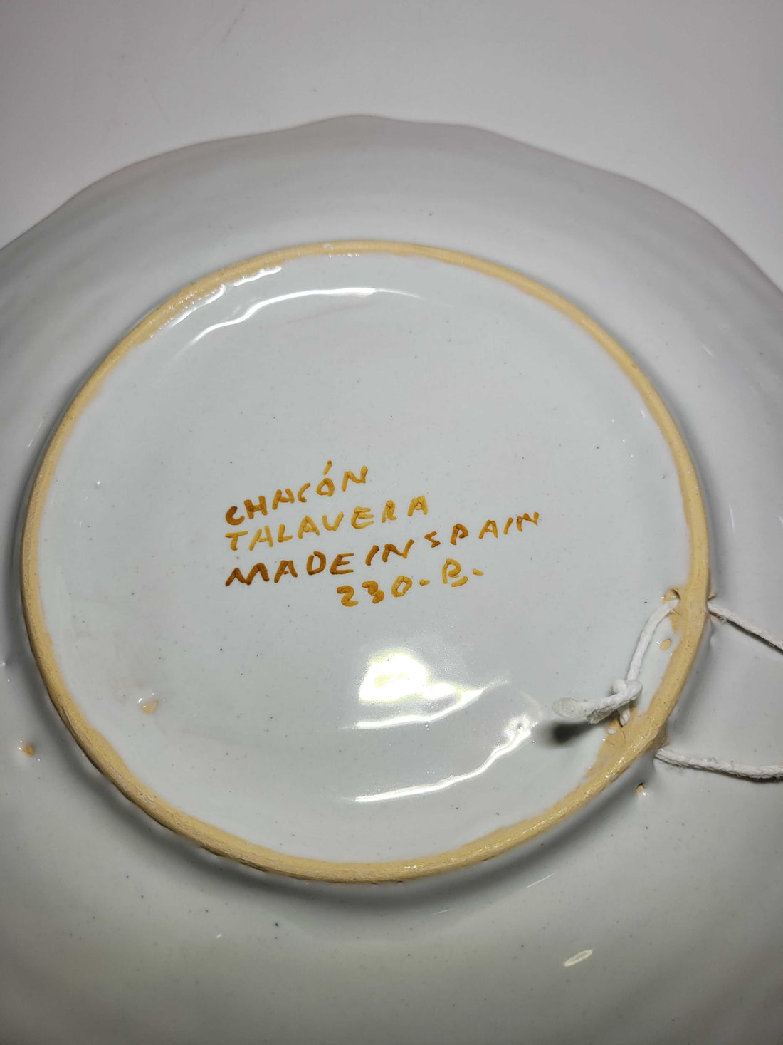 Plato de cerámica de Talavera pintado a mano, calidad artesanal