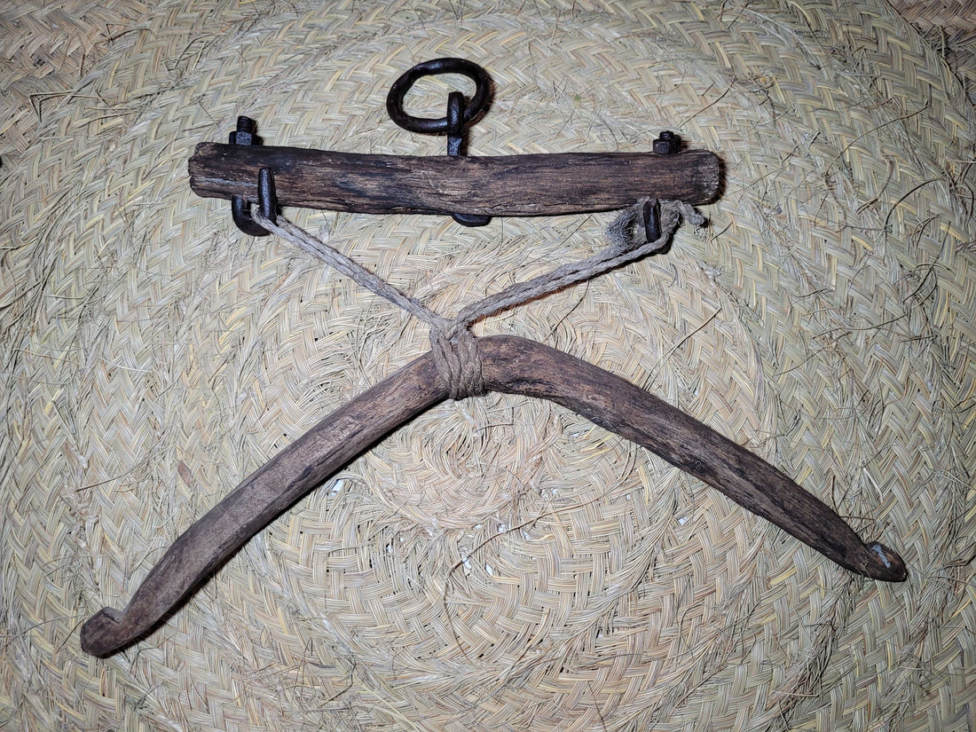 Camal de acebuche y encina - Camal rústico de madera con argollas de hierro, herramienta funcional de 60x40cm para decoración de hogar y jardín.