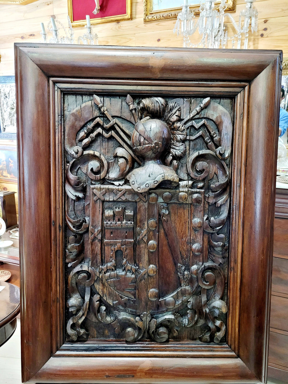 Escudo de Bodega Jerezana 1790 tallado en caña antigua con marco de madera oscura. Decoración artesanal única para coleccionistas de bodegas.