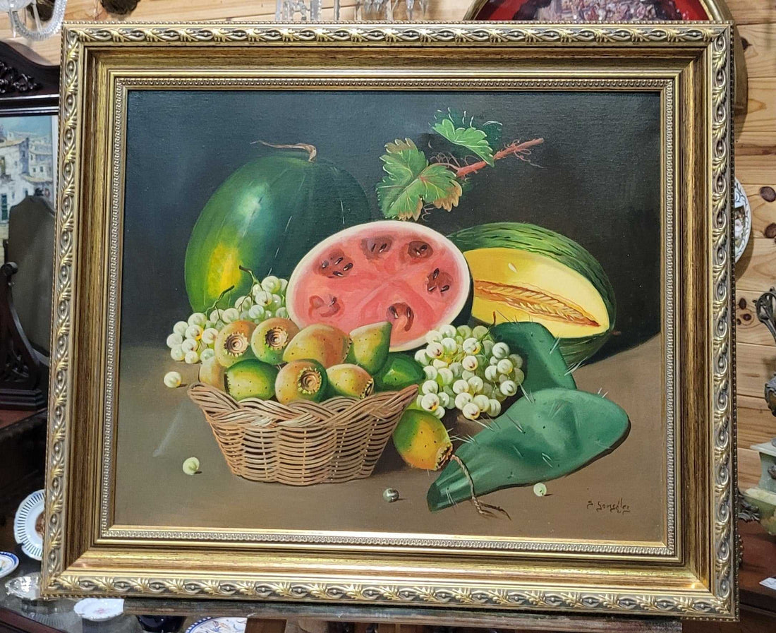 Este impresionante óleo, que representa un bodegón de frutas, es una obra de excelente calidad firmada por el artista González. Perfecto para decoradores y amantes de las piezas únicas.