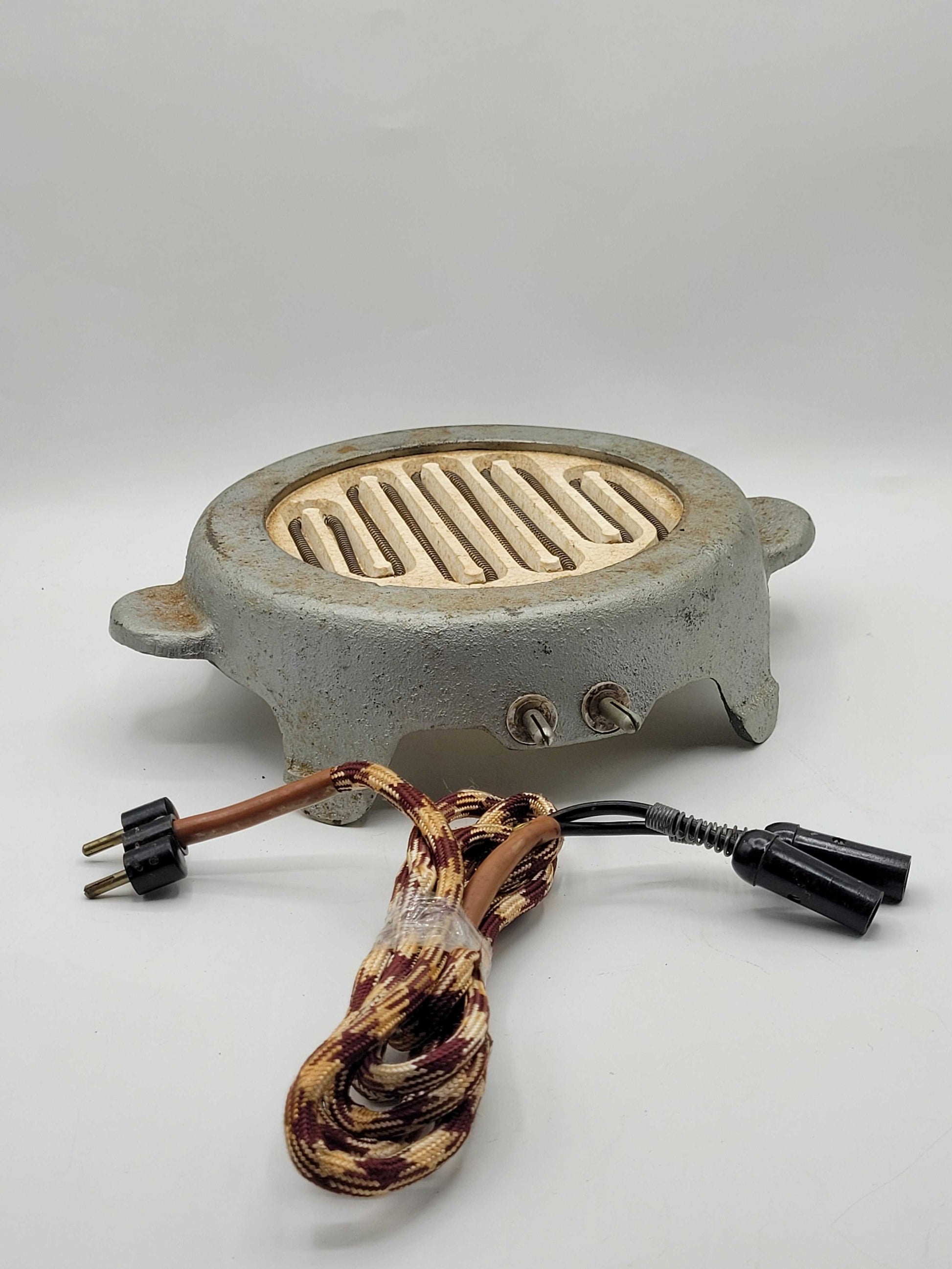 Convirtiéndose en una excelente pieza de coleccionismo o como un elemento de decoración vintage que aporta historia y personalidad a cualquier espacio.