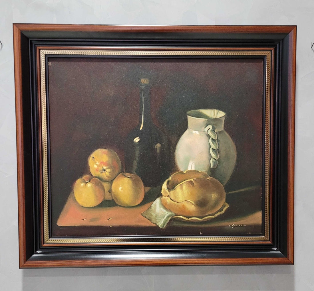 Óleo de bodegón firmado por C. Guerrero con pan, manzanas, vino y jarra sobre mesa. Decoración artística ideal para coleccionistas de arte.